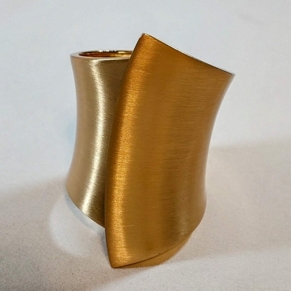 Golds Tone Heavy Dressy Woman's Bracelet. Wrap Around Tight.  Heavy spring.